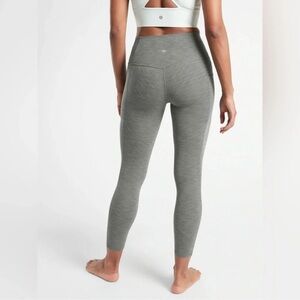 Athleta Salutation Stash Pocket II 7/8 Tight in Heathered Gray